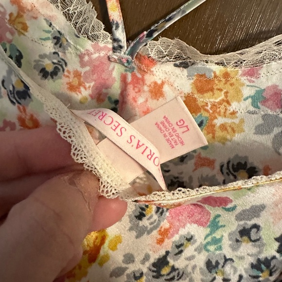 Victoria’s Secret Floral Chemise - Picture 3 of 4